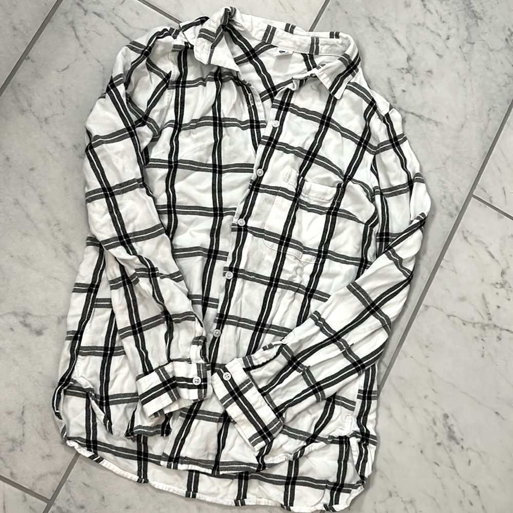 Old navy size small black and white plaid button up